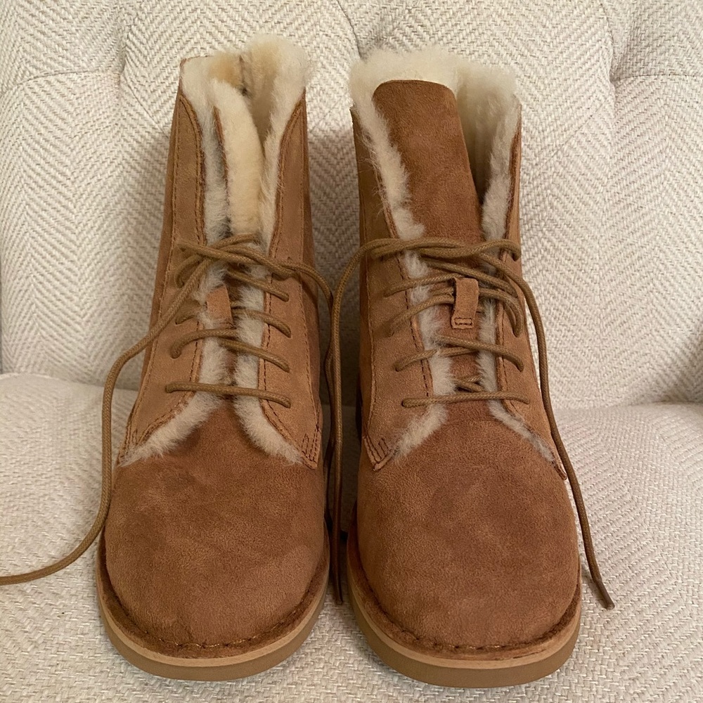 UGG Quincy Suede Sheepskin Lace up Ankle Boots 8